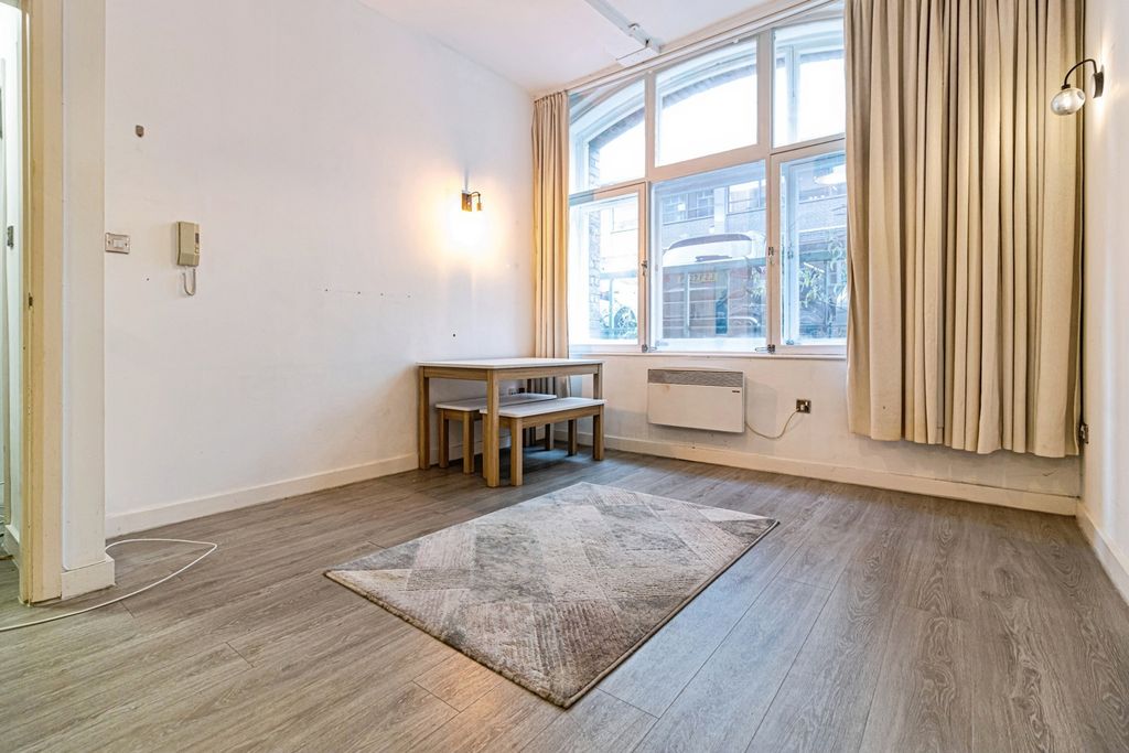 Property photo 2 of 8 Photo