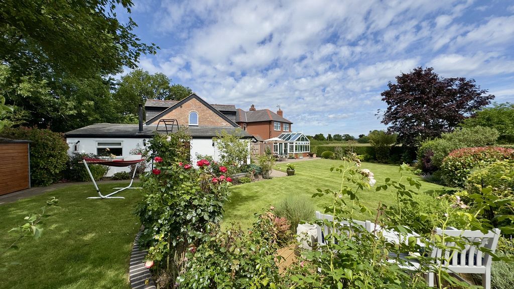 Property photo 3 of 49