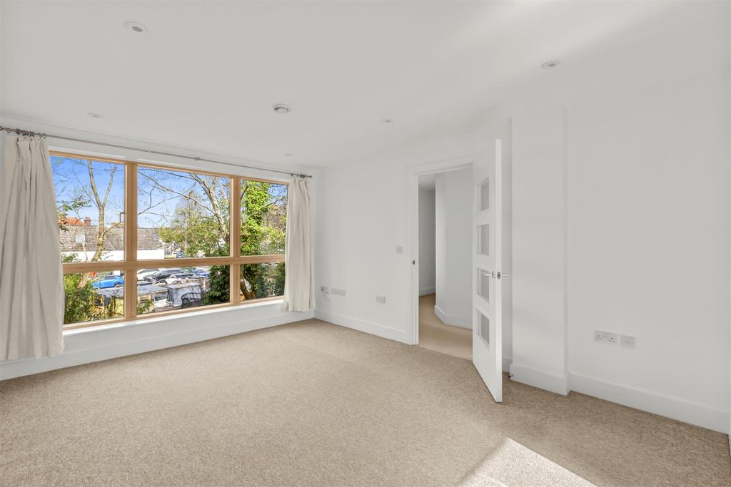 Property photo 3 of 11 Ream Court-7.Jpg