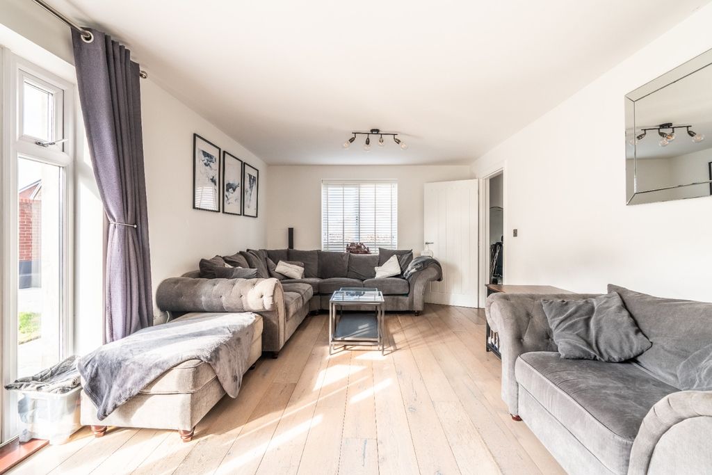 Property photo 2 of 23 4902261