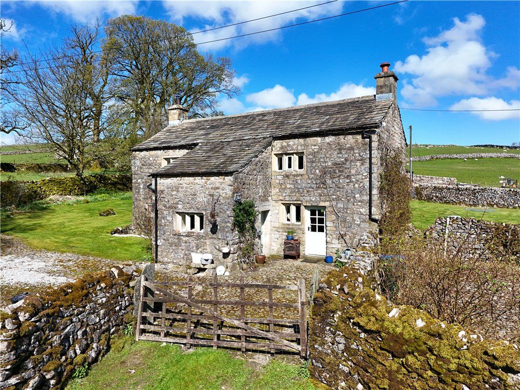 Property photo 1 of 19 External