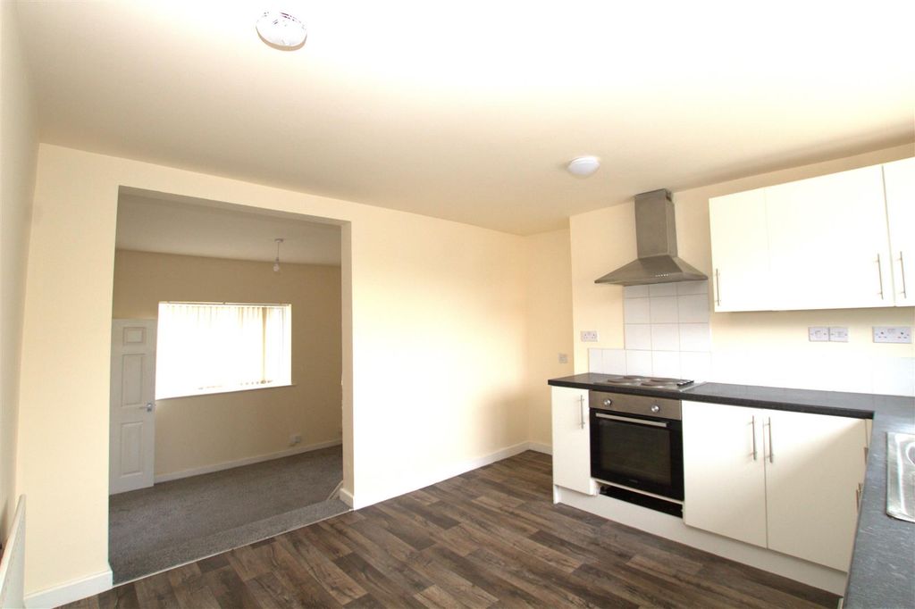Property photo 2 of 11 Kitchen Through To Lounge.Jpg