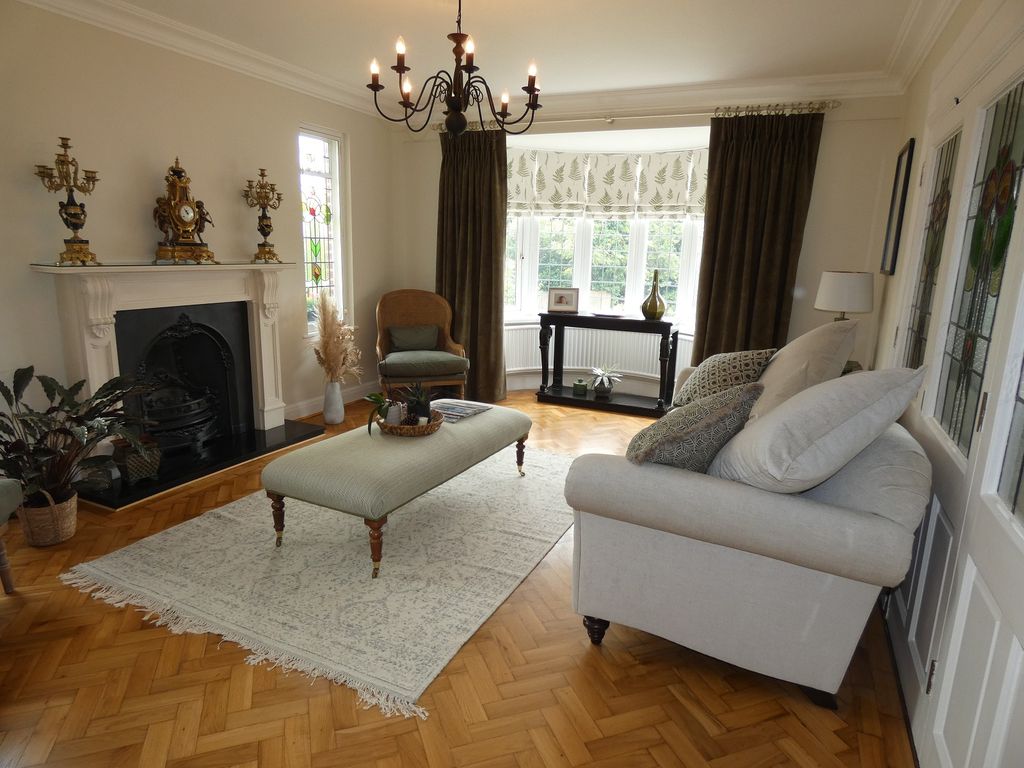 Property photo 2 of 30 Main Lounge
