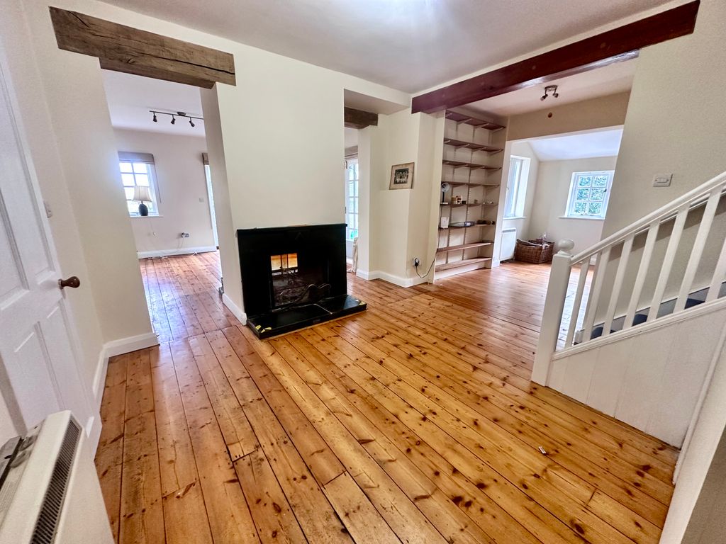 Property photo 3 of 28 Image