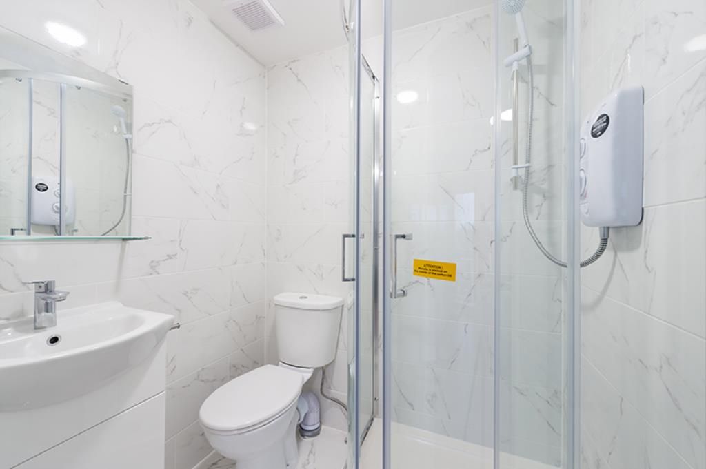 Property photo 2 of 5 Ensuite