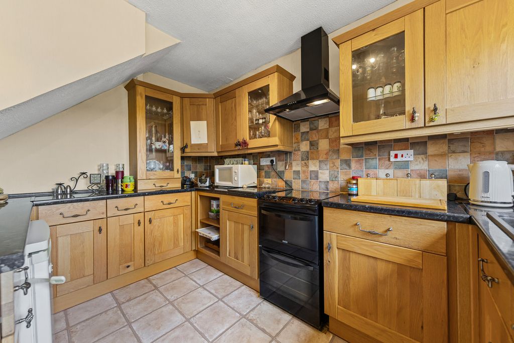 Property photo 2 of 23