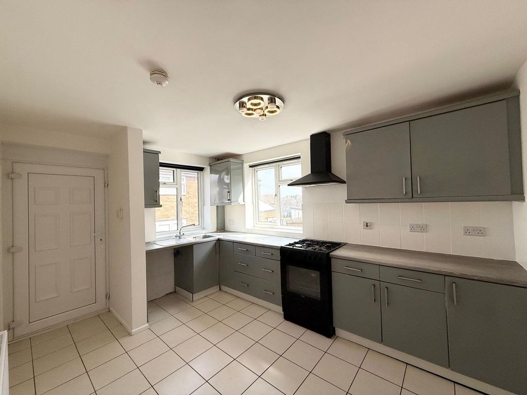Property photo 3 of 10 Picture No. 28