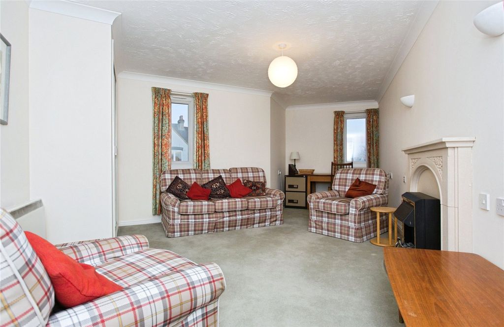 Property photo 3 of 9 Bedroom One