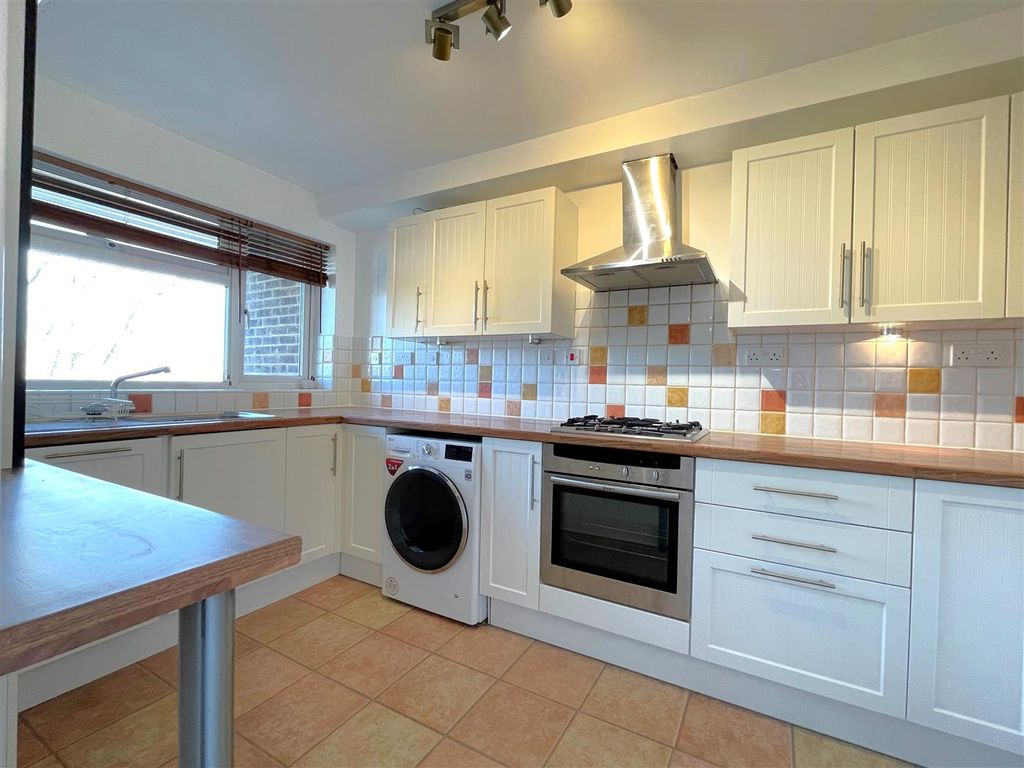 Property photo 2 of 9 Kitchen.Jpg