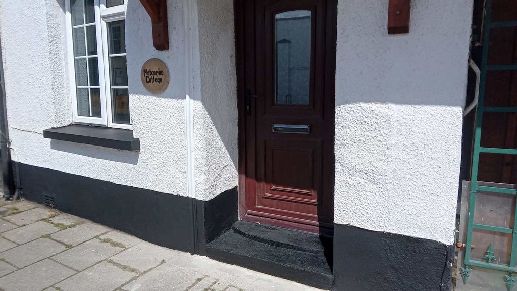 Property photo 1 of 13 Front Aspect With Street Parking