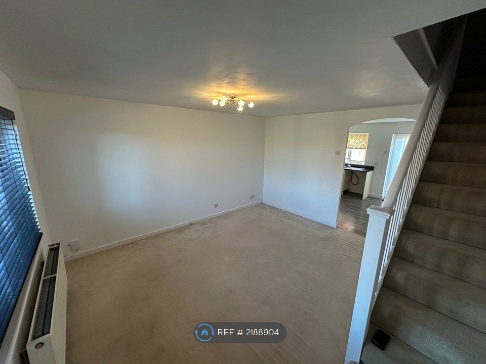 Property photo 3 of 15 Lounge