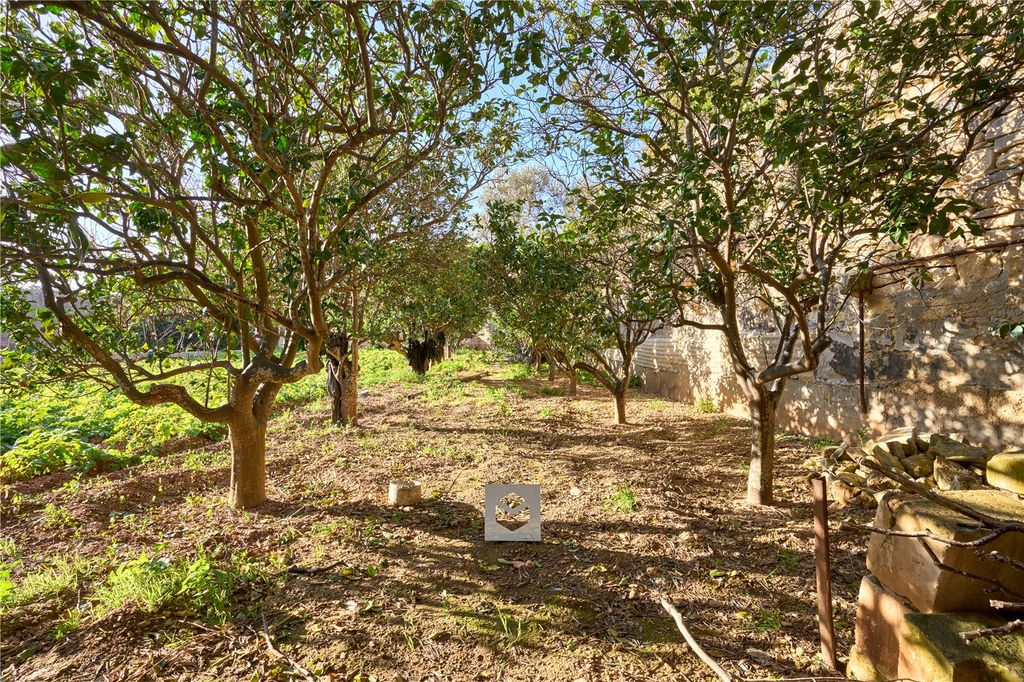 Property photo 2 of 12 Picture No. 11