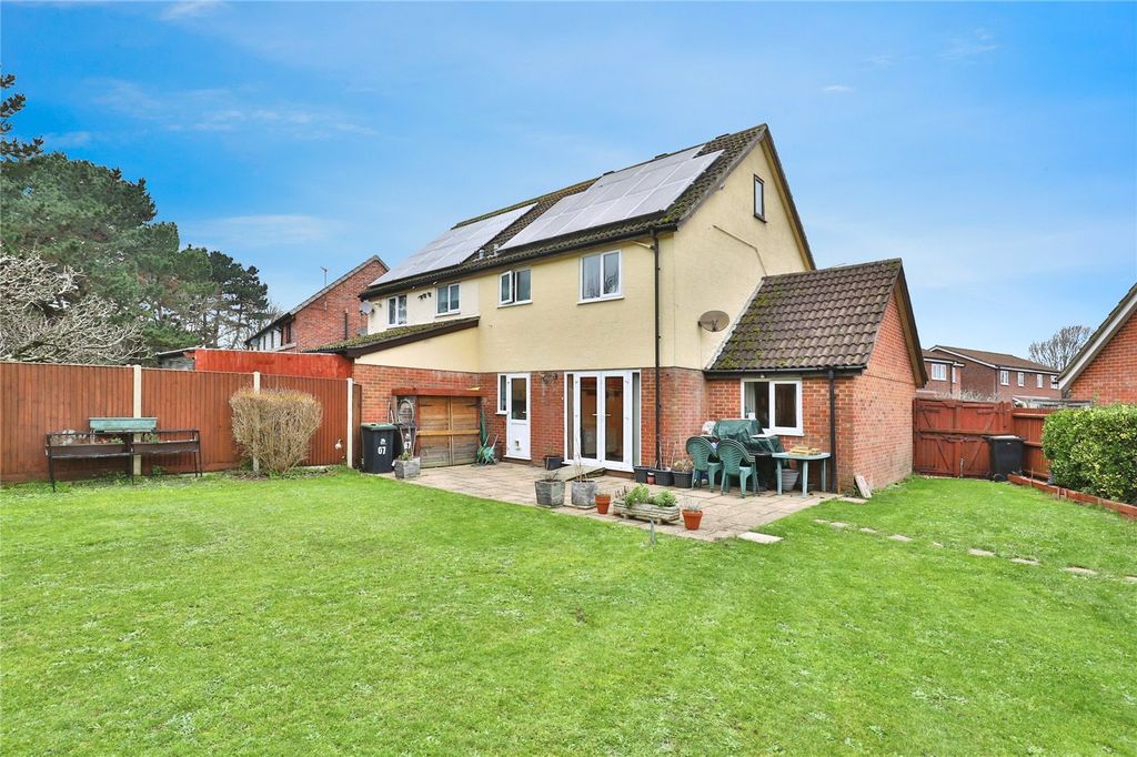 Property photo 2 of 27 Picture No. 15