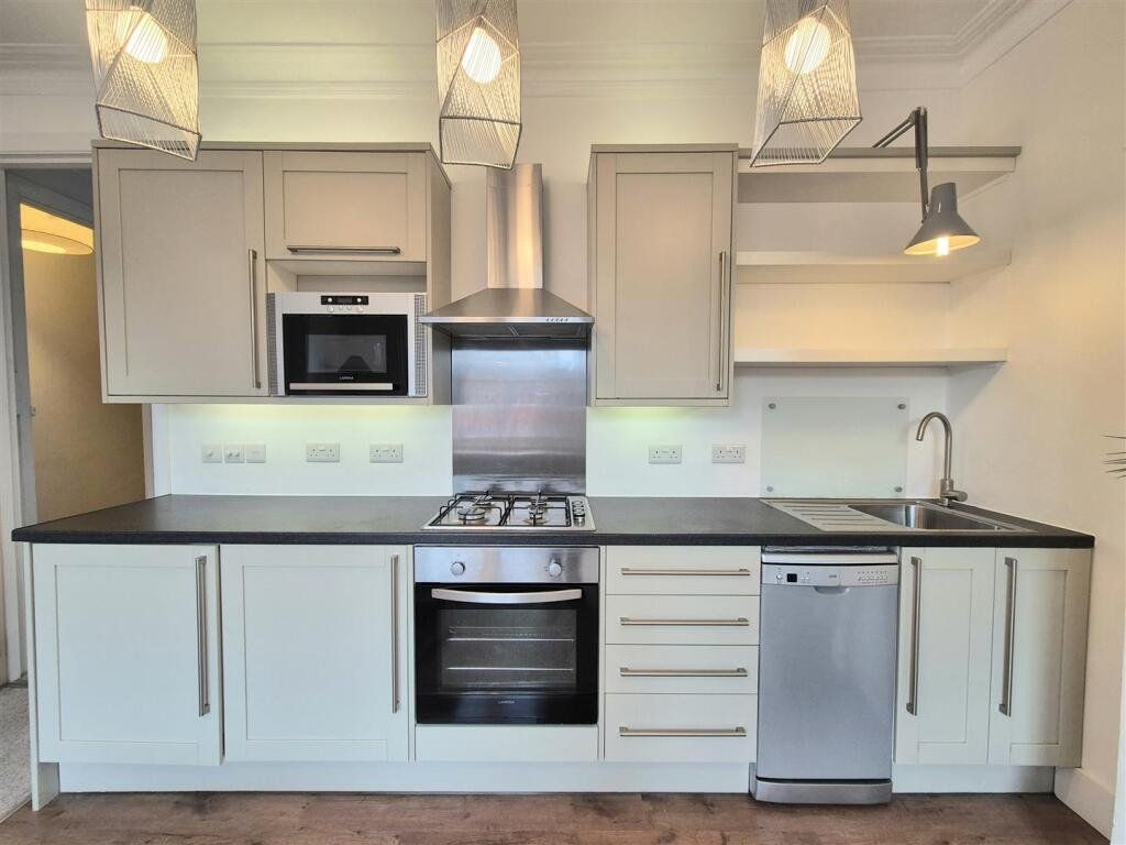 Property photo 3 of 12