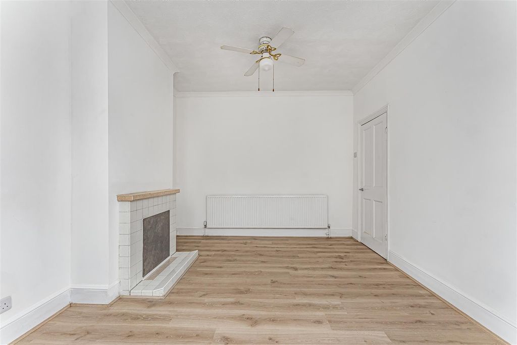 Property photo 2 of 14 6_67391.Jpg