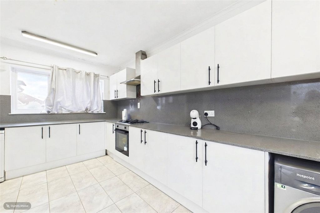 Property photo 2 of 11 Picture No. 24