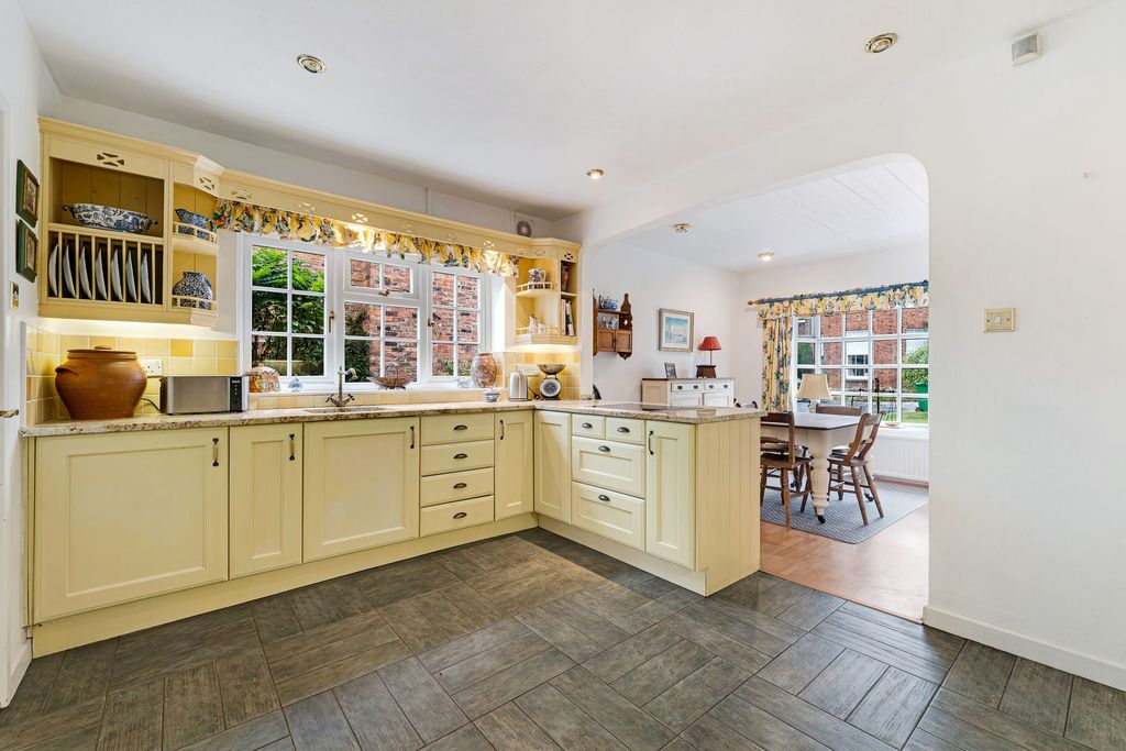 Property photo 2 of 45