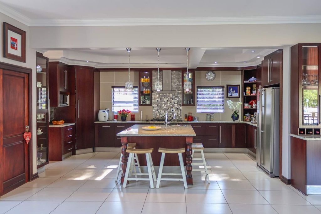 Property photo 3 of 47