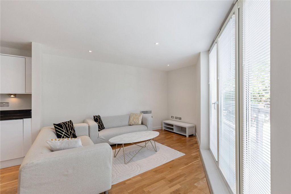 Property photo 2 of 12 Picture No. 11