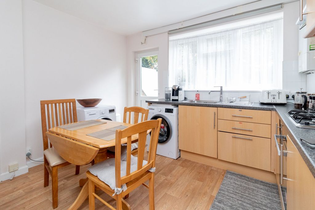 Property photo 3 of 7