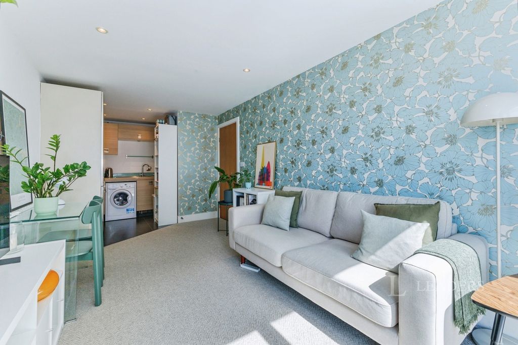 Property photo 3 of 10 Pbox-Img.Jpg
