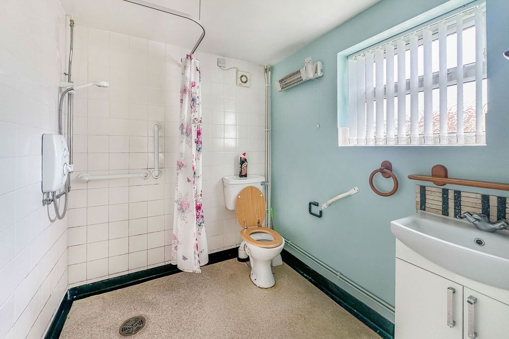 Property photo 3 of 12