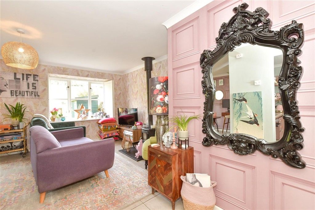 Property photo 3 of 18 Lounge