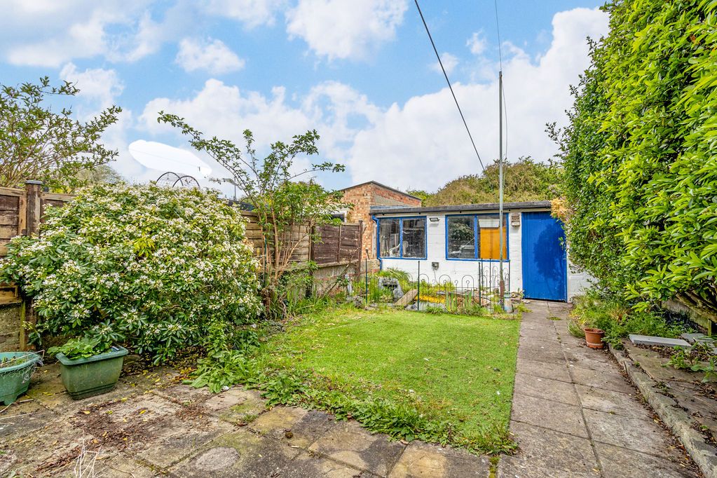 Property photo 2 of 22 .