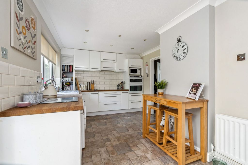 Property photo 2 of 16 Photo 11