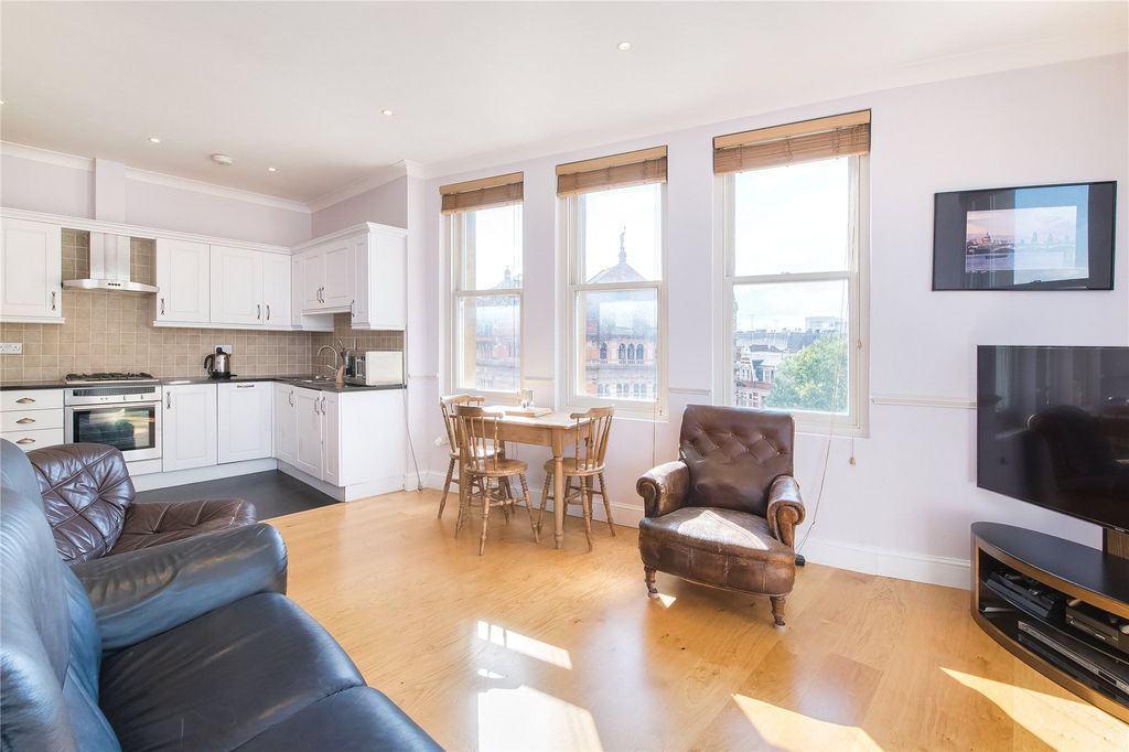 Property photo 1 of 11 Gloucester Mansions