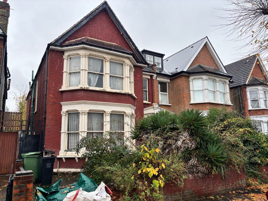 Property photo 1 of 18 4 Bedroom Semi Detached House For Sale