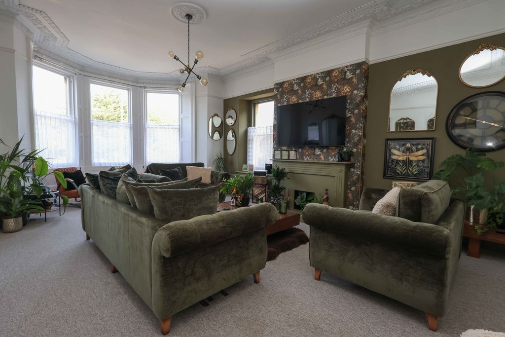 Property photo 2 of 23 Sitting Room