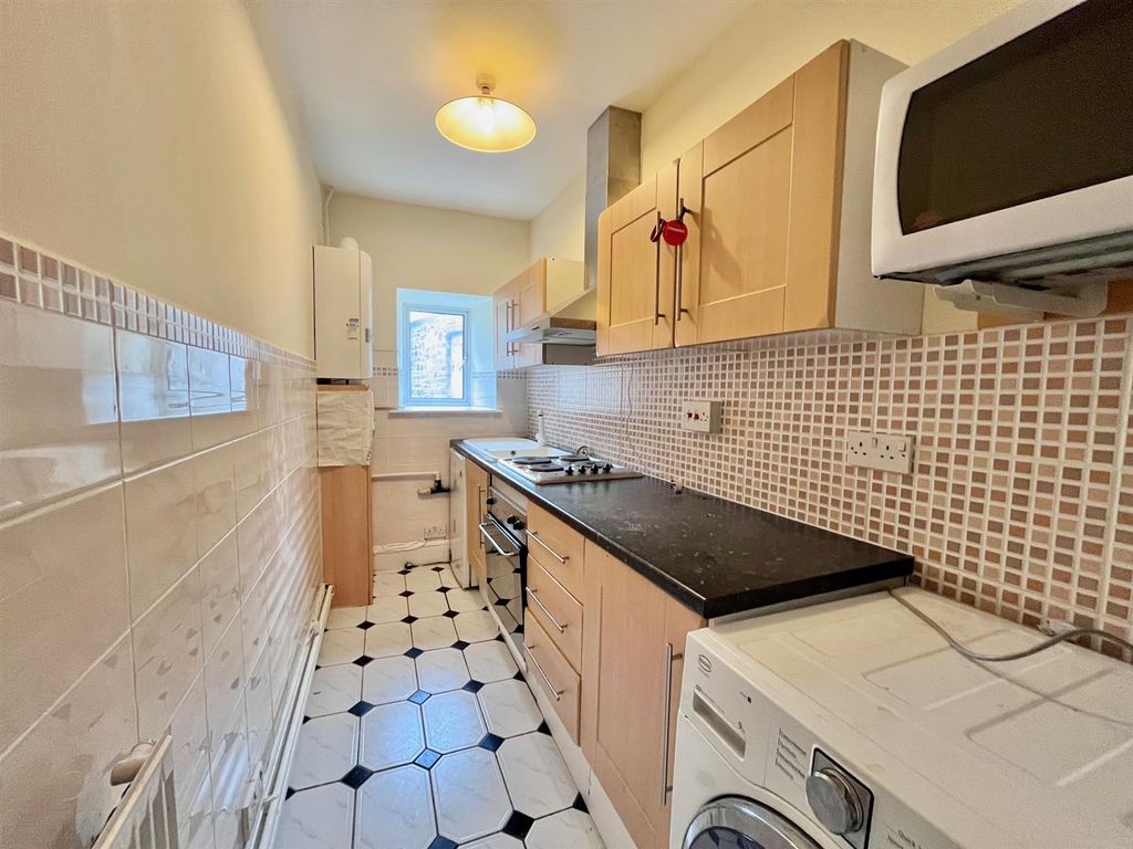 Property photo 3 of 9 Kitchen