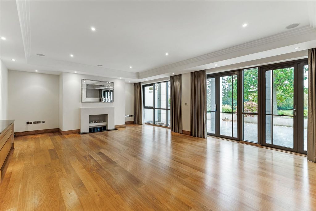 Property photo 2 of 22