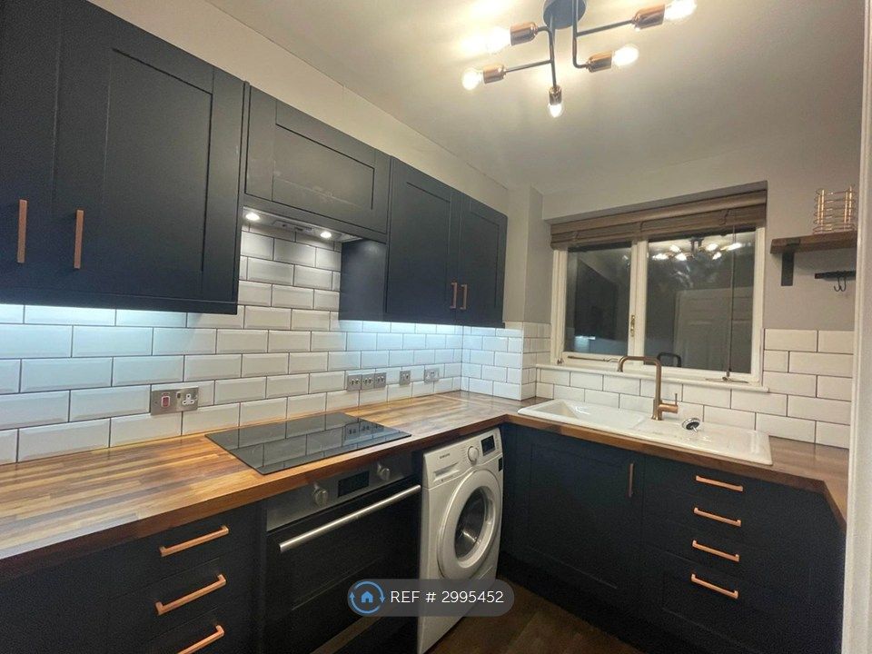 Property photo 2 of 10 Kitchen