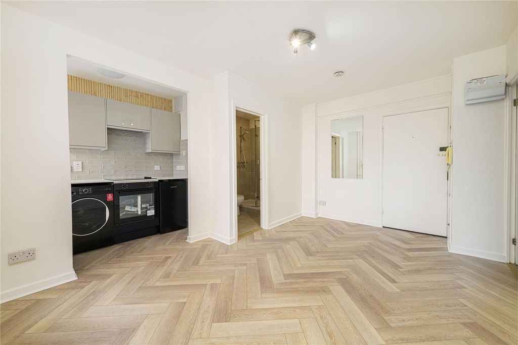 Property photo 2 of 9 17 Harwood Ct Rec 2.Jpg