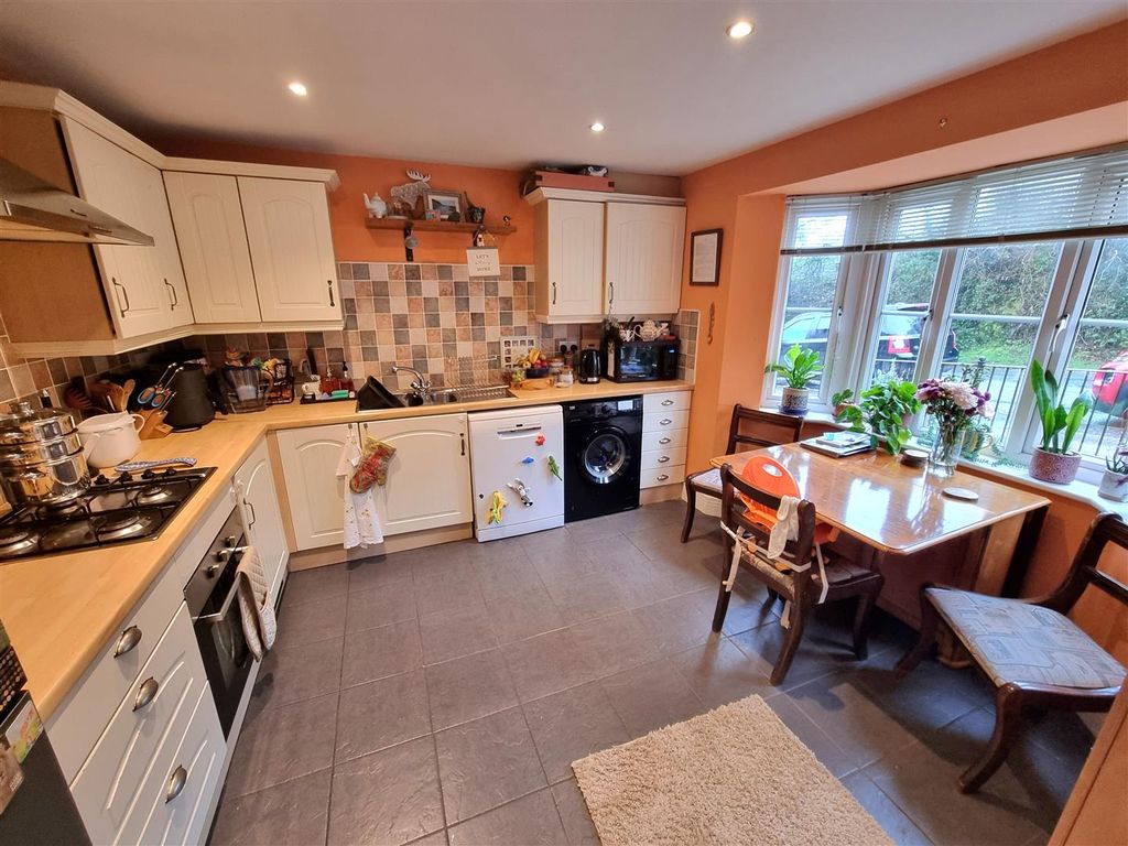 Property photo 3 of 18 Kitchen.Jpg