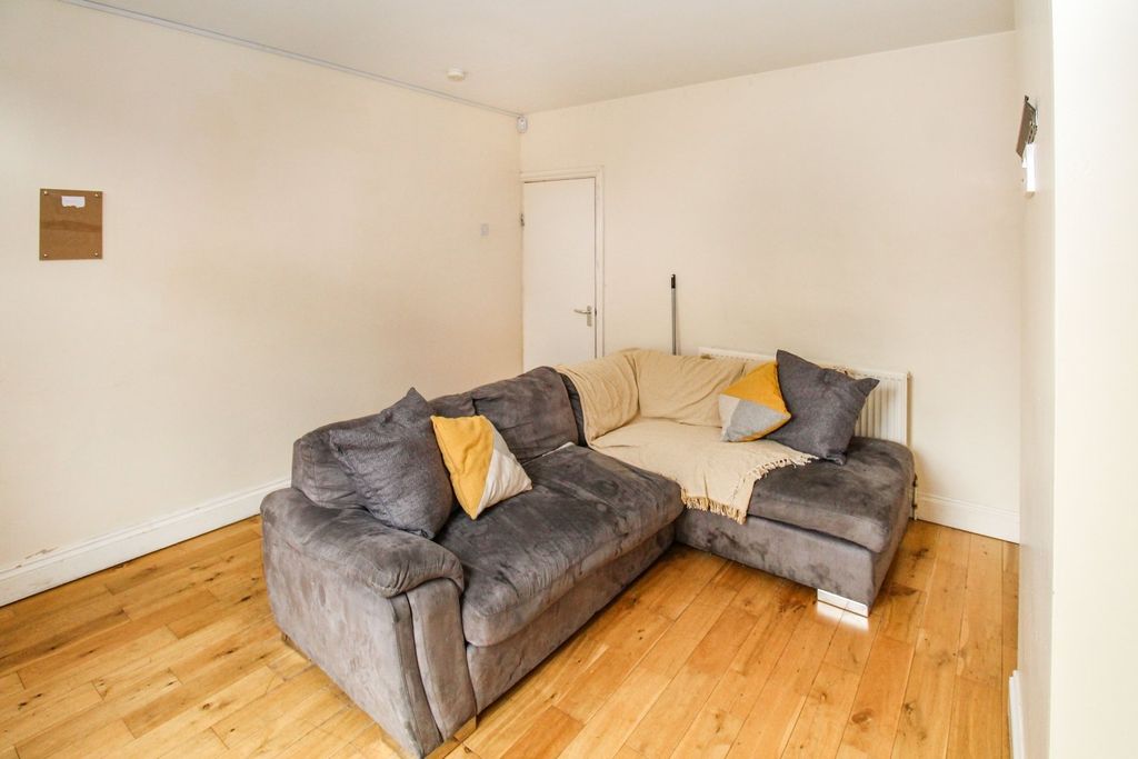 Property photo 1 of 10 Picture No. 04