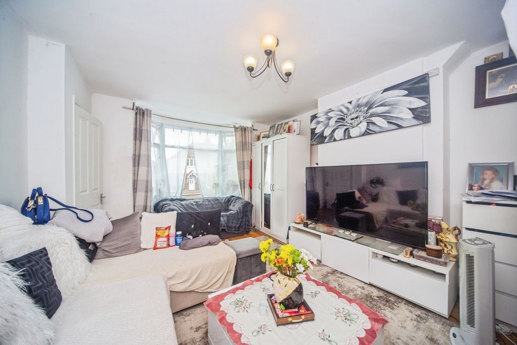 Property photo 2 of 16 Pbox-Img.Jpg