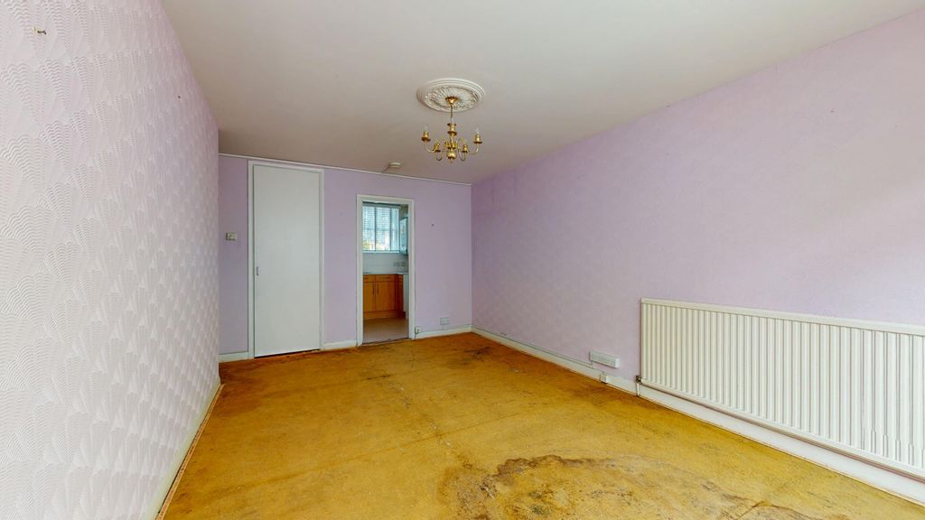 Property photo 3 of 11 23 Carlton Square, Stepney, London, E1 4Eh