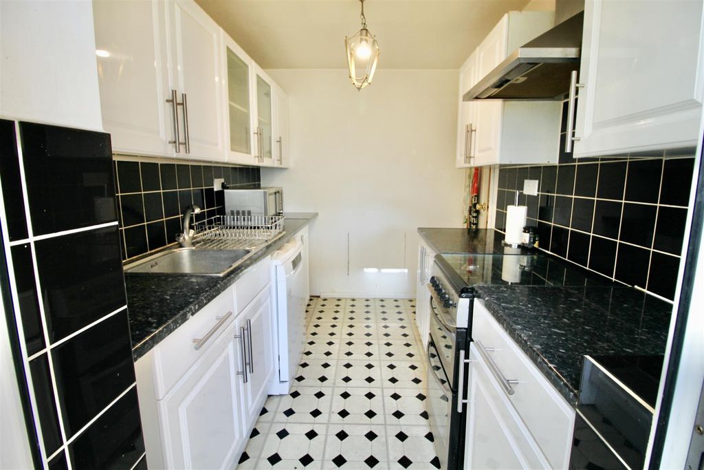 Property photo 3 of 14 Kitchen