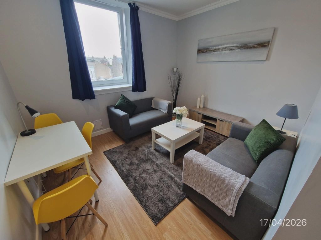 Property photo 1 of 9 Lounge (1)