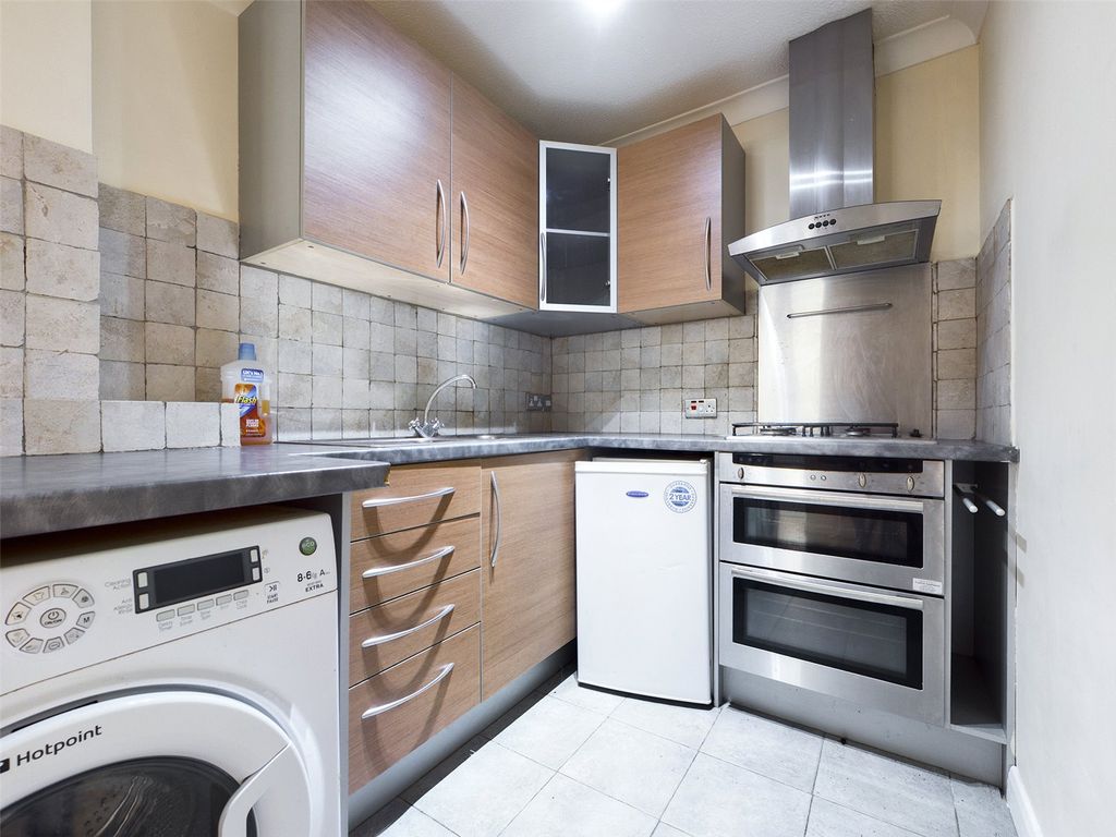 Property photo 3 of 8 Kitchen