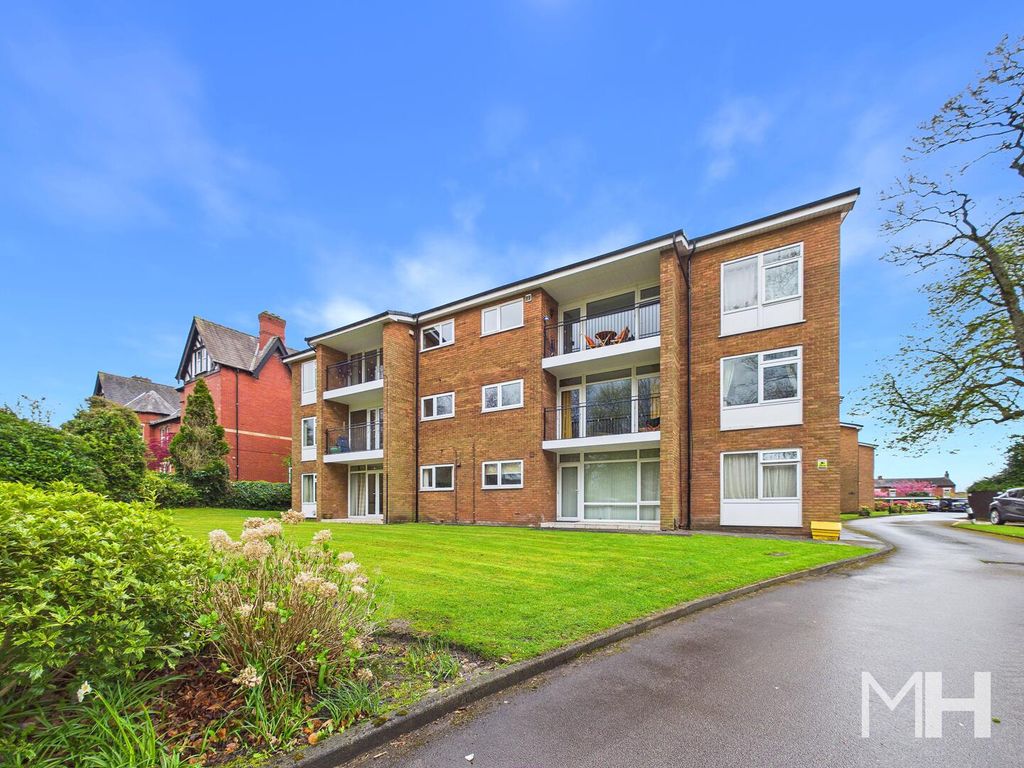 Property photo 1 of 18 Front (Exterior)