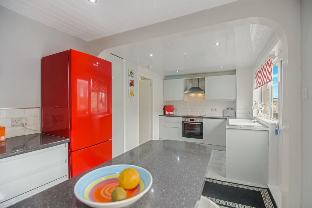 Property photo 3 of 14 Kitchen