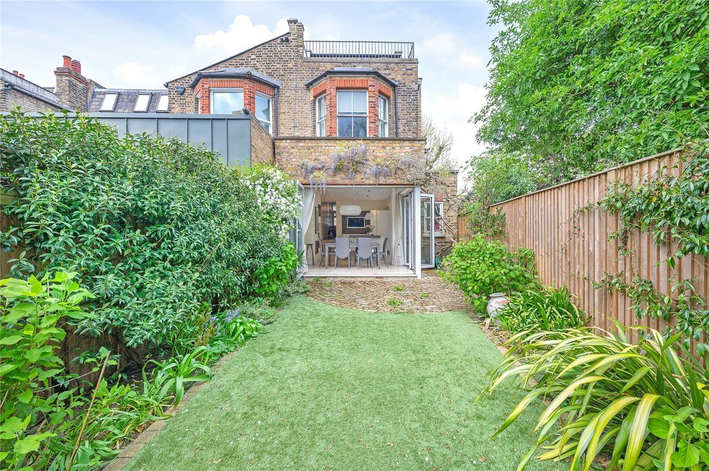 Property photo 2 of 23 Picture No. 19