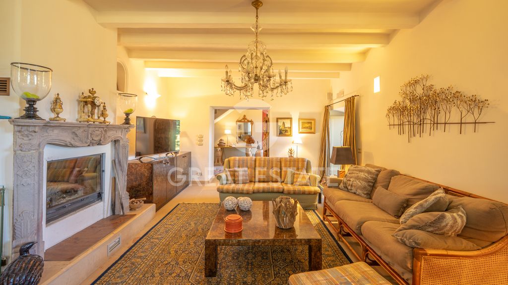 Property photo 2 of 51 Interiors