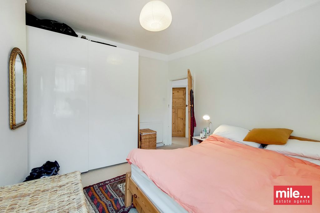 Property photo 3 of 7 5_Main Bedroom-0