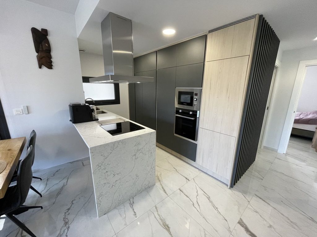 Property photo 2 of 26