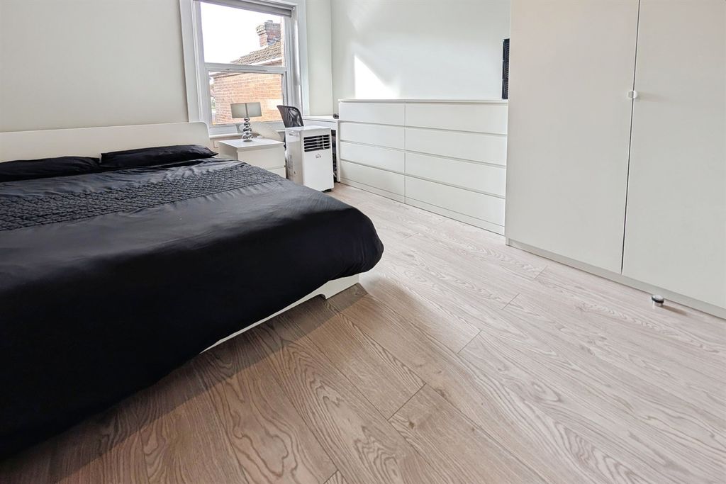 Property photo 1 of 6 (Main)